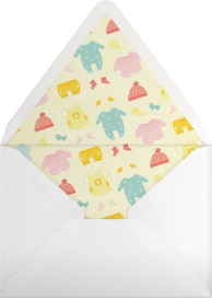 Sobre para invitación con motivos de moda infantil y aberturas decorativas