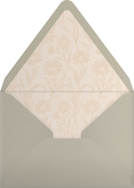 Einladungsumschlag mit dunklem, geprägtem Blumenrand